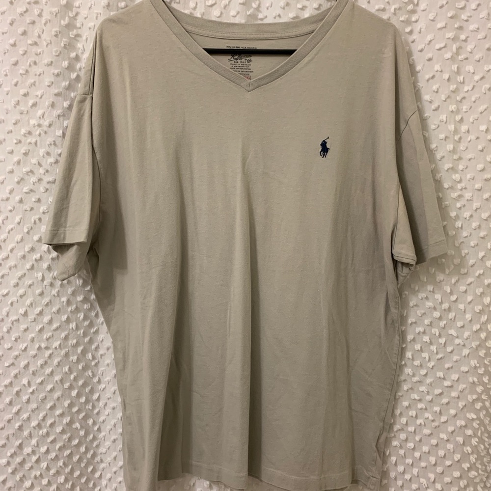 🚫SOLD🚫  Men’s polo classic v-neck tee